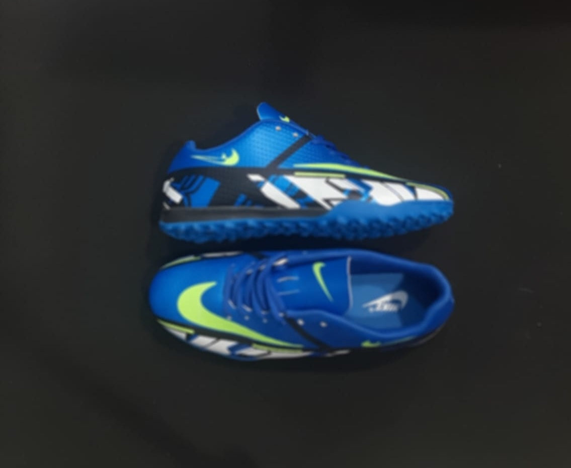 Ֆուտբոլային մարզակոշիկ (сороконожка)